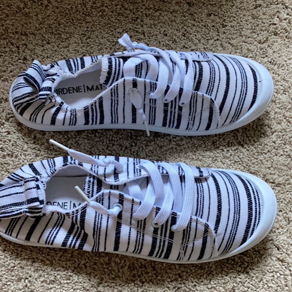 Ardene size 8 striped sneakers NWOT